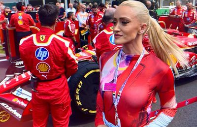 Iuliana Pepene, apariție neașteptată în cel mai nou serial Netflix! Superba prezentatoare a fost surprinsă în culisele „Drive to Survive”