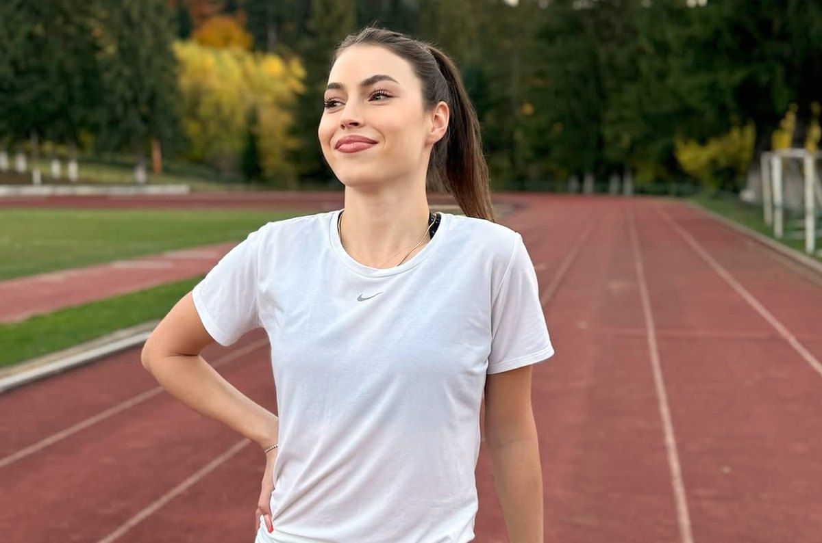 Atleta-fotomodel din București tocmai a doborât un record vechi de 29 de ani!