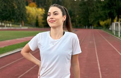 Atleta-fotomodel din București tocmai a doborât un record vechi de 29 de ani!