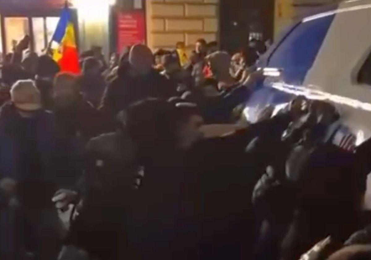 Fake news după respingerea lui Călin Georgescu! Jandarmeria avertizează cu privire la clipul viral de pe TikTok » Galeria FCSB, acuzată că a instigat: ce spun Becali și Mustață