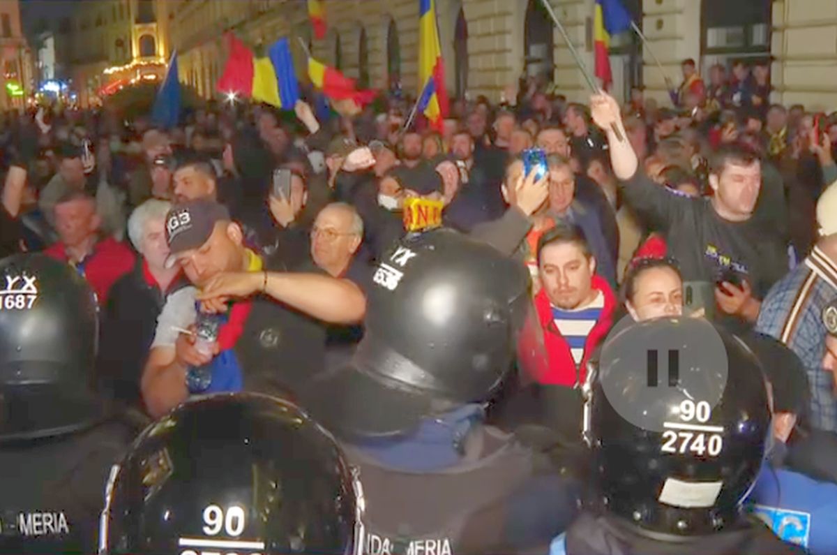 Incidente și violență în stradă după ce candidatura lui Călin Georgescu la președinție a fost invalidată! Ce urmează