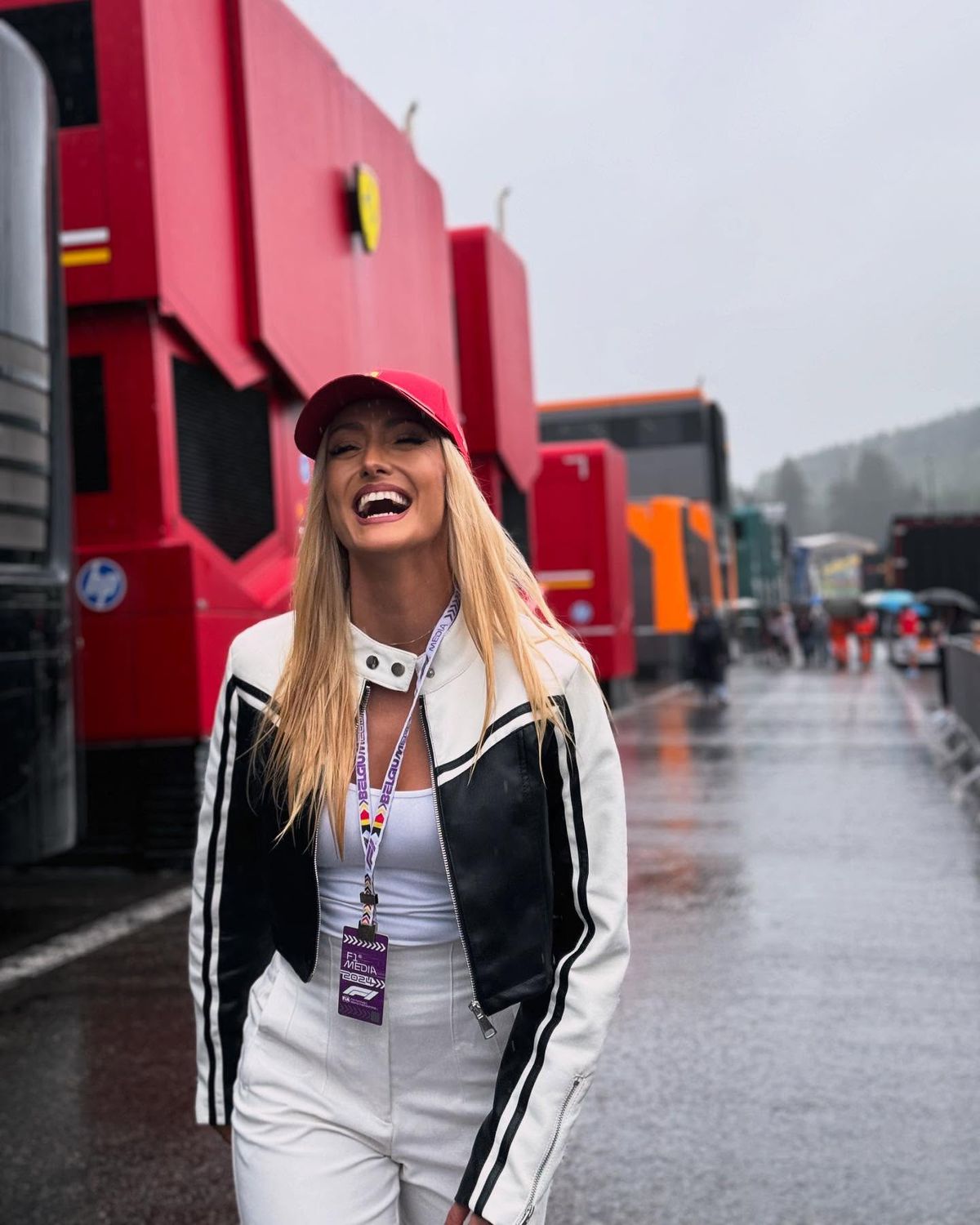 „Ia uite ce băiețel...” » Jucătorul care i-a luat ochii Iulianei Pepene la FCSB-CFR