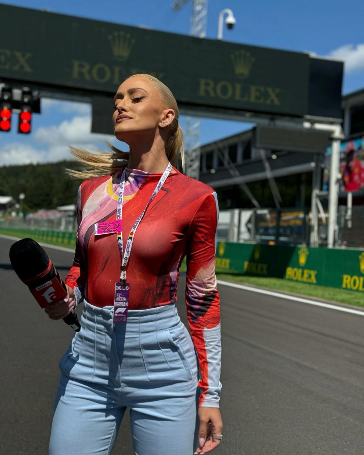 Iuliana Pepene - prezentatoare Antena 1