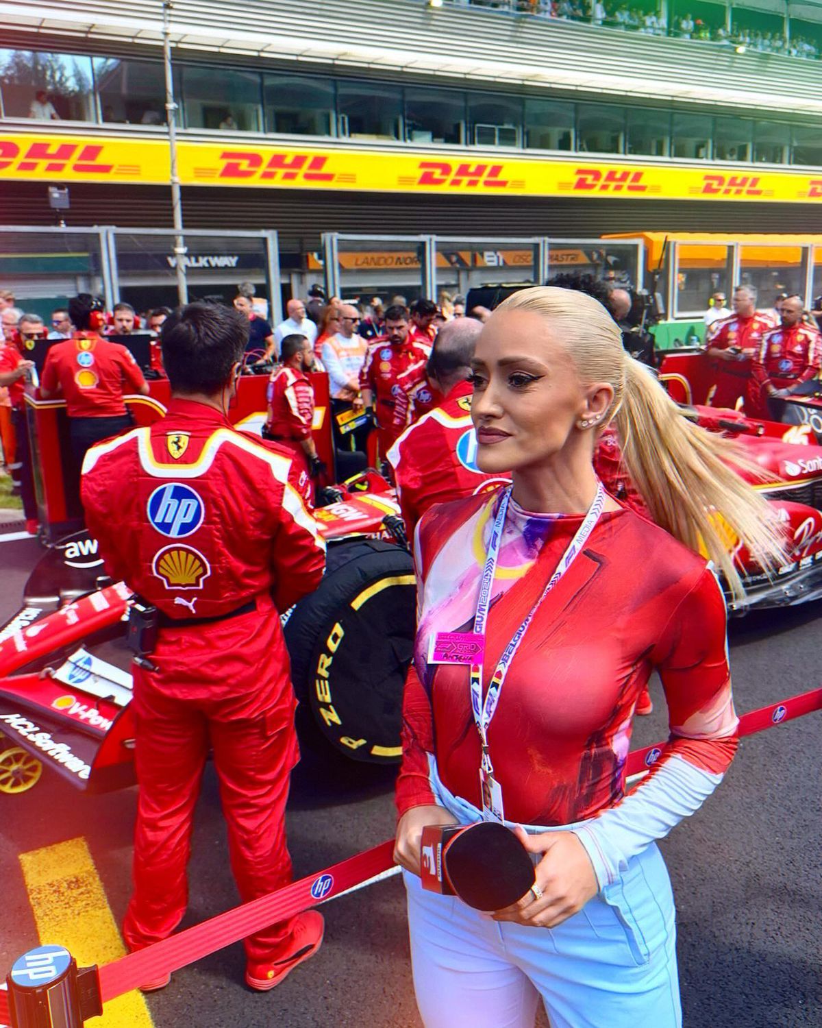 Una dintre cele mai frumoase prezentatoare TV, gazda Formulei 1 în România