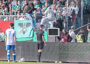 Moment neverosimil în Germania: au scos VAR-ul din priză înainte ca arbitrul să verifice penalty-ul!