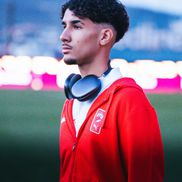 Dinamoviștii, la inspecția gazonului // FOTO: Facebook @Dinamo Bucuresti