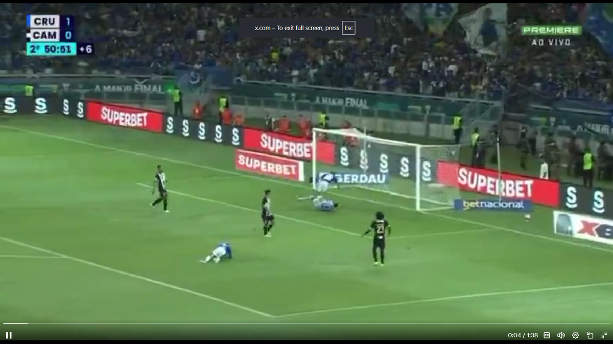 23 de eliminări, scene de o SĂLBĂTICIE rară » Pumni și picioare între jucători, portarul dat cu capul de bară!