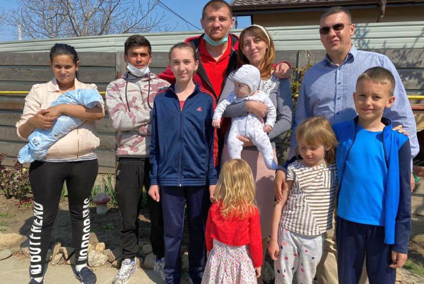 Cătălin Moroșanu l-a ajutat pe Sergiu să își cumpere o casă // sursă foto: Facebook @ Cătălin Moroșanu