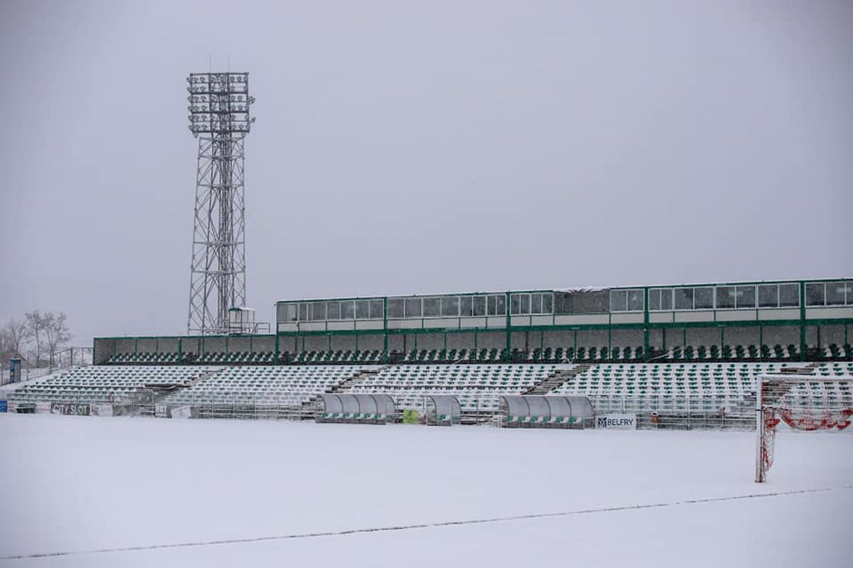 Imagini incredibile înainte de Sepsi - FCSB » Cum arată gazonul care miercuri era acoperit de zăpadă