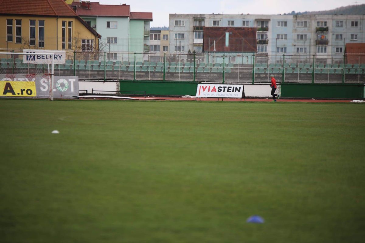 Imagini incredibile înainte de Sepsi - FCSB » Cum arată gazonul care miercuri era acoperit de zăpadă