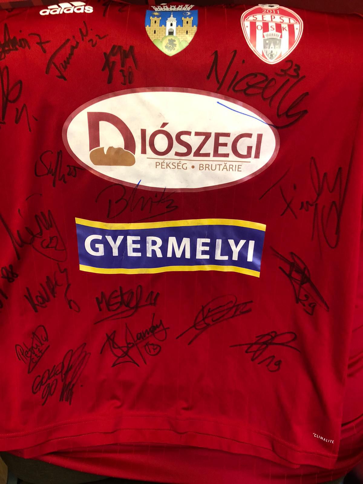 Solidaritate fantastică! Oameni importanți din fotbal sunt alături de Octavian Șovre și donează tricouri pentru a ajuta bolnavii de autism