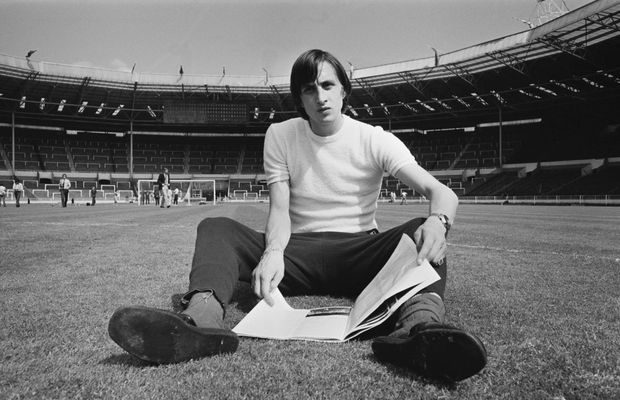 Totul despre Johan Cruyff, băiatul din „satul de beton" » Povești extraordinare + cum a revoluționat fotbalul + 10 citate faimoase