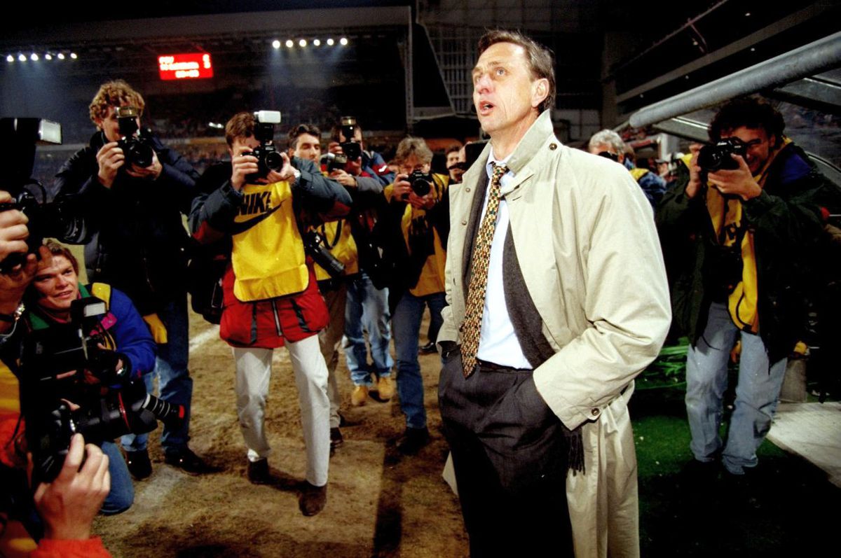 Totul despre Johan Cruyff, băiatul din „satul de beton" » Povești extraordinare + cum a revoluționat fotbalul + 10 citate faimoase