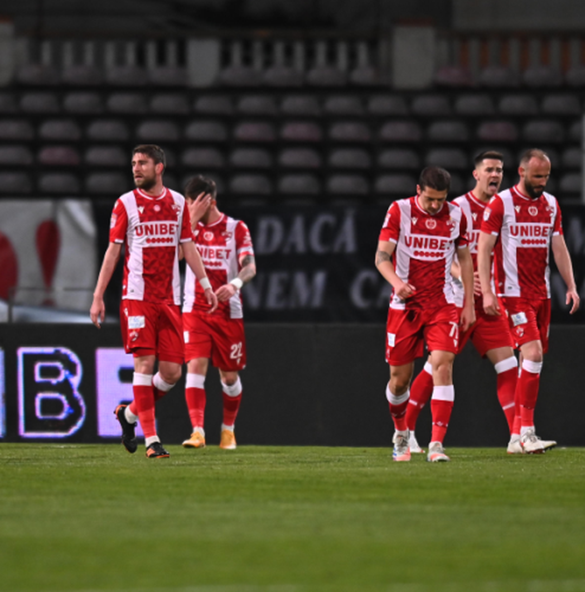 Florin Prunea, scandalizat de ce a văzut la Dinamo: „Ăștia care conduc sunt inconștienți? Poate să se întâmple ceva cu el pe bancă, Doamne ferește!”