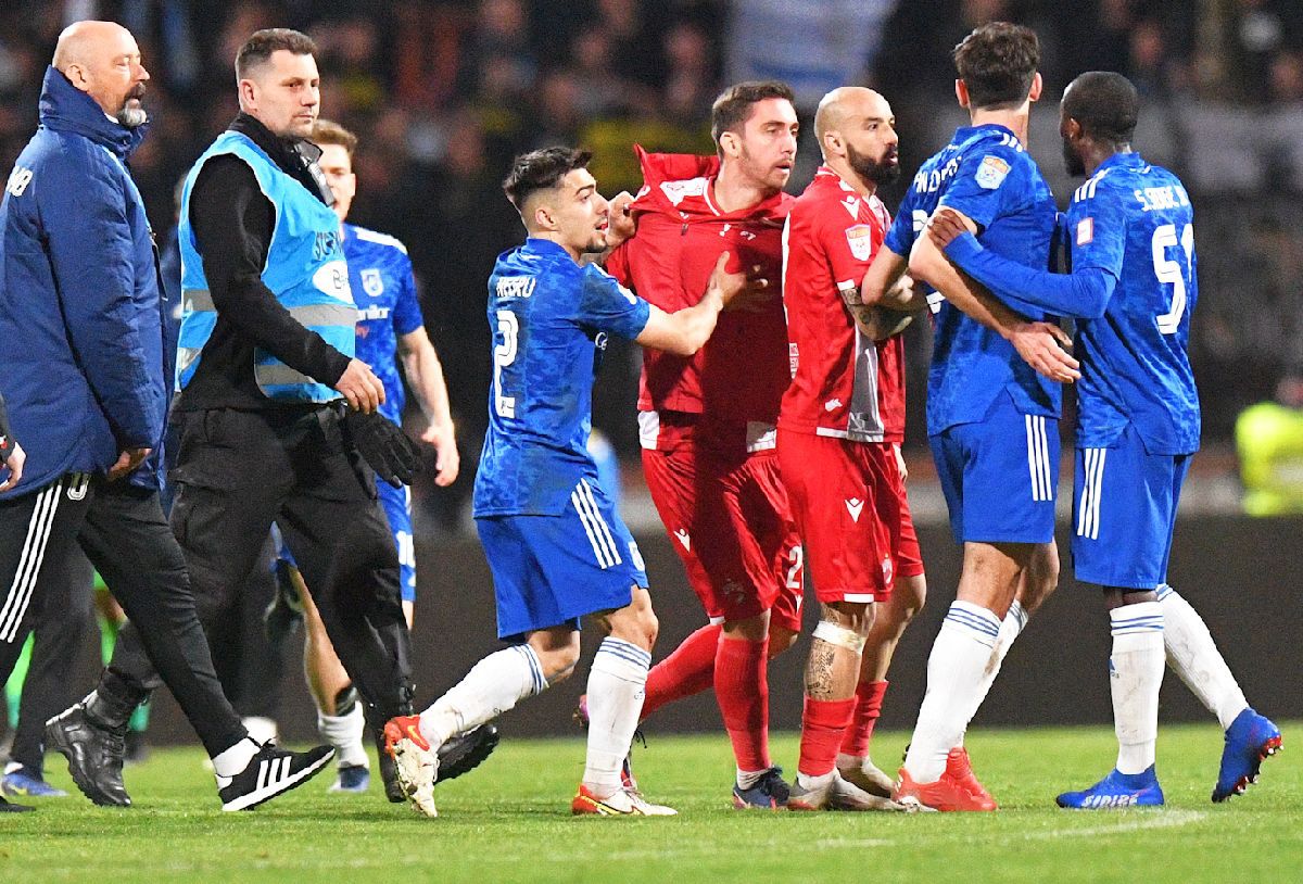 Speriați de retrogradare, fanii lui Dinamo propun o măsură disperată: ce le-au cerut șefilor pentru meciurile de baraj