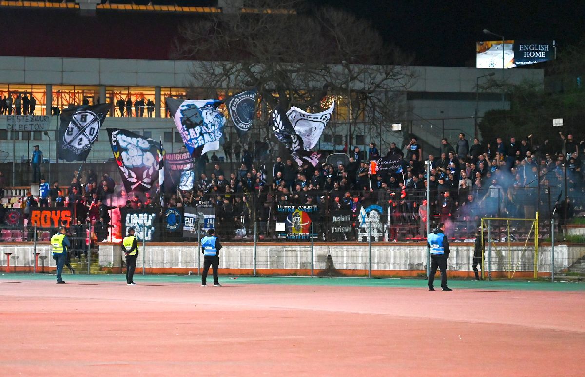 Momentele tensionate ale derby-ului Dinamo - FCU Craiova + mesajele galeriilor