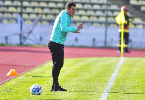 Farul s-a impus în deplasarea cu FC Argeș, scor 2-0. Andrei Prepeliță (36 de ani), antrenorul piteștenilor, a ținut o ședință în vestiar imediat după meci.