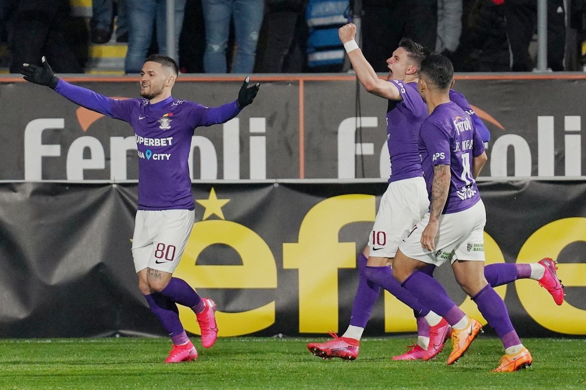 UTA - Rapid, într-o atmosferă senzațională » Stadion plin și o scenografie „furată” de la Tudor Chirilă: „Măcar o dată în viață”