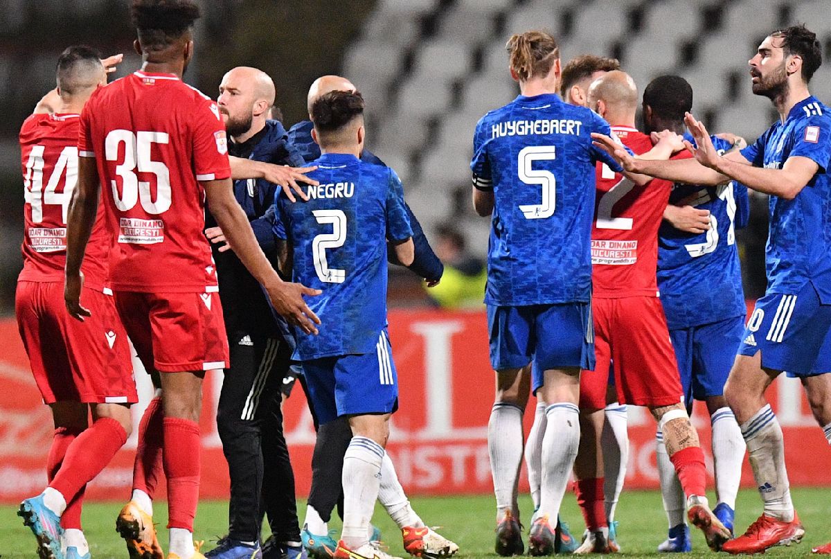 3 lucruri care nu s-au văzut la TV în Dinamo - FCU Craiova: de la ce a pornit altercația în toată regula de pe gazon + mesajele ironice ale galeriilor: „Încă un an în «A» - furat”