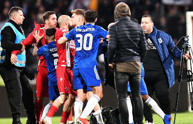 3 lucruri care nu s-au văzut la TV în Dinamo - FCU Craiova: de la ce a pornit altercația în toată regula de pe gazon + mesajele ironice ale galeriilor: „Încă un an în «A» - furat”