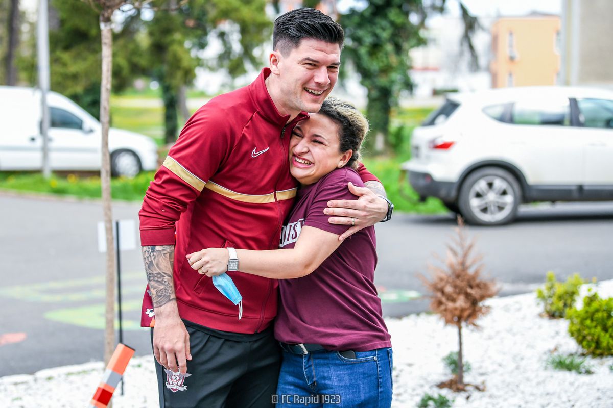 Rapidiștii le-au făcut o bucurie copiilor internați în Spitalul Județean din Arad, în ziua duelului cu UTA