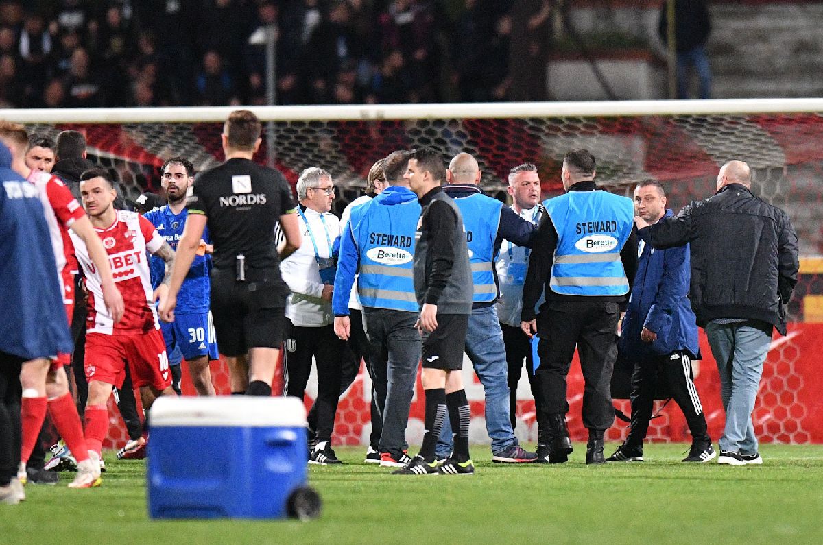 Speriați de retrogradare, fanii lui Dinamo propun o măsură disperată: ce le-au cerut șefilor pentru meciurile de baraj