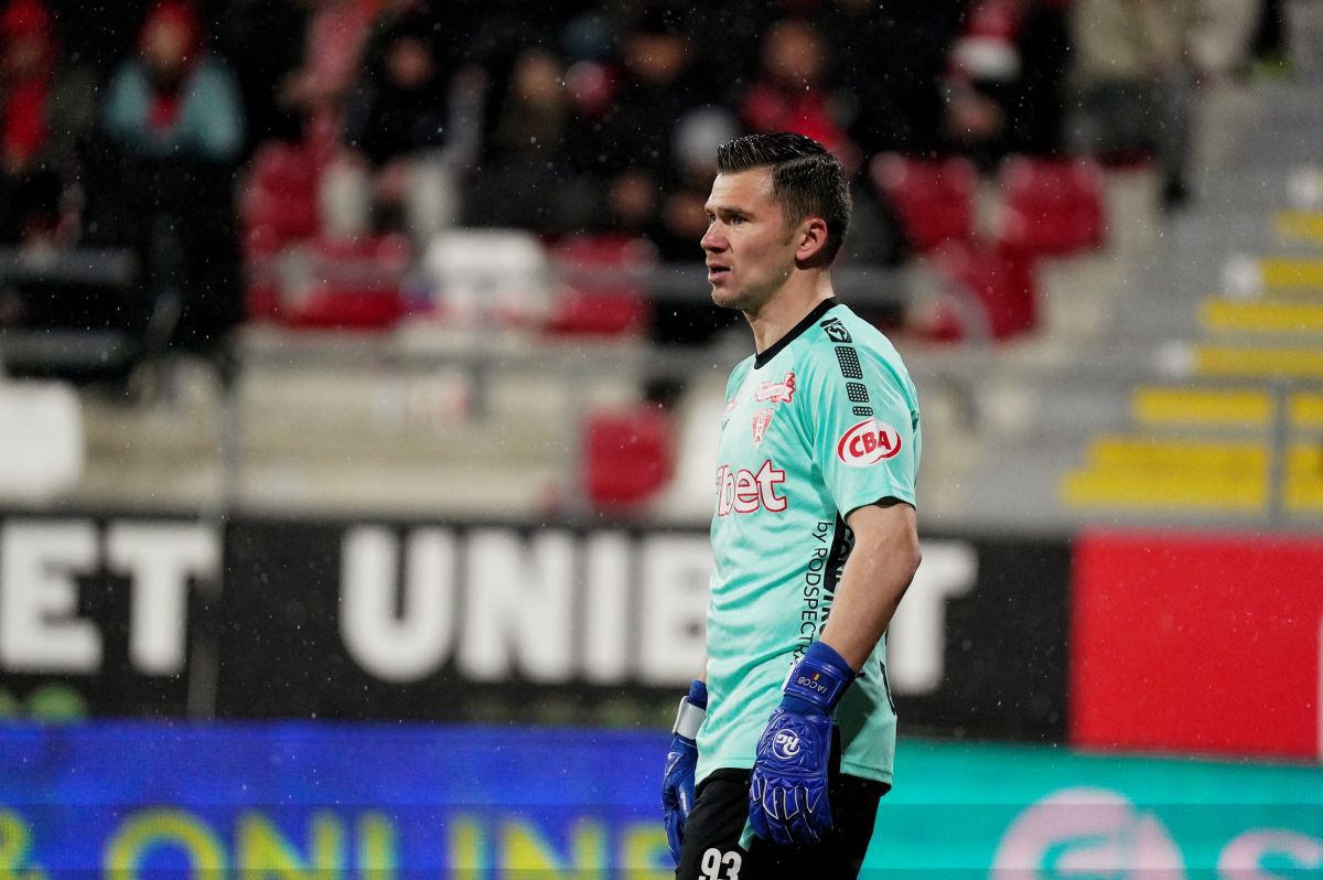 UTA - Rapid 0-2 » Giuleștenii triumfă în „infernul” de la Arad și ajung la 5 victorii cu Mutu pe bancă