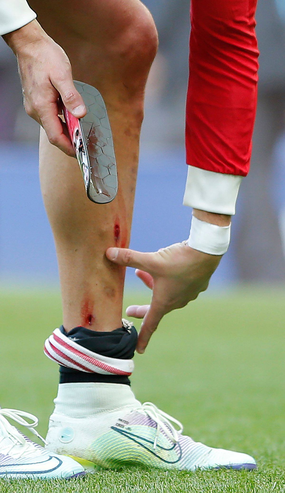 Cristiano Ronaldo, rănit și plin de nervi după 0-1 cu Everton: i-a spart telefonul unui suporter » De Gea: „O rușine, inacceptabil!”