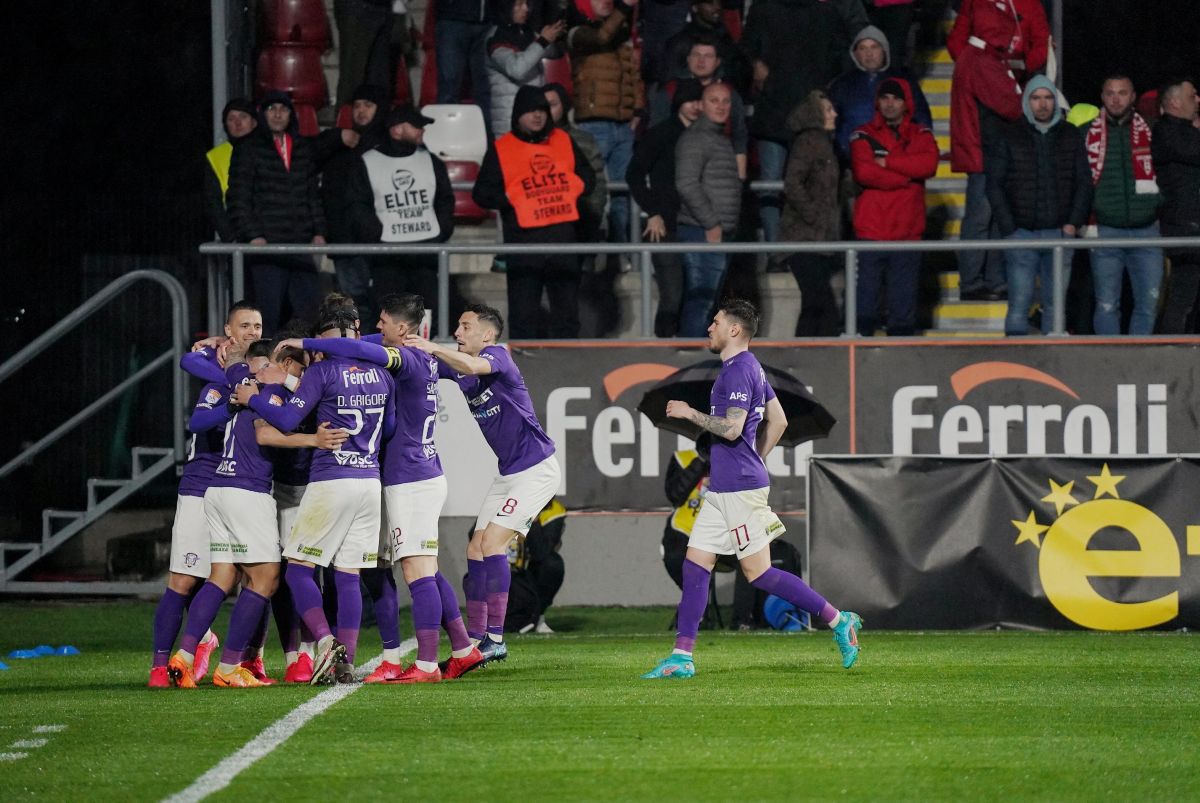 UTA - Rapid, într-o atmosferă senzațională » Stadion plin și o scenografie „furată” de la Tudor Chirilă: „Măcar o dată în viață”