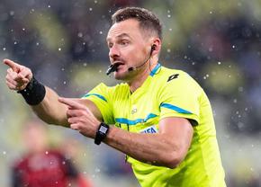 ȘOCANT! Polonezii care urmau să arbitreze AEK Atena - Aris a s-au îmbătat și s-au bătut în avion cu alți pasageri! „Centralul” are altă variantă: „M-a scuipat!”