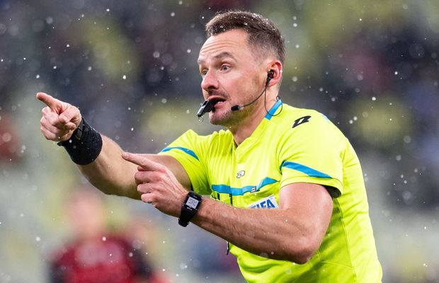 ȘOCANT! Polonezii care urmau să arbitreze AEK Atena - Aris s-au îmbătat și s-au bătut în avion cu alți pasageri! „Centralul” are altă variantă: „M-a scuipat!”