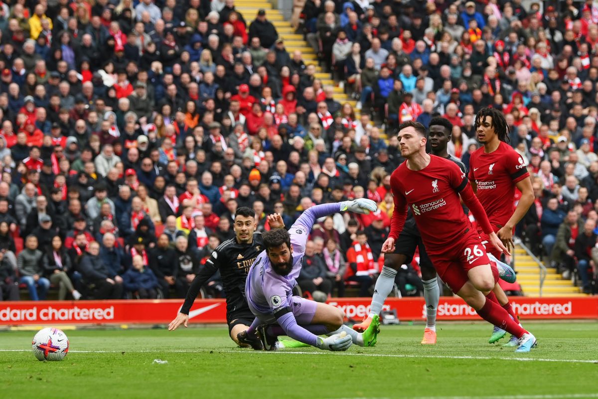 Lovit de arbitru?! Fază nemaivăzută în Liverpool - Arsenal: „O să aibă mari probleme”