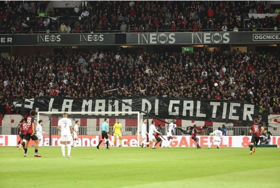 Antrenorul lui PSG, furios după ce a văzut un banner în tribuna echipei pe care a antrenat-o în sezonul precedent: „Mama are 83 de ani și suferă de cancer. Ajunge!”