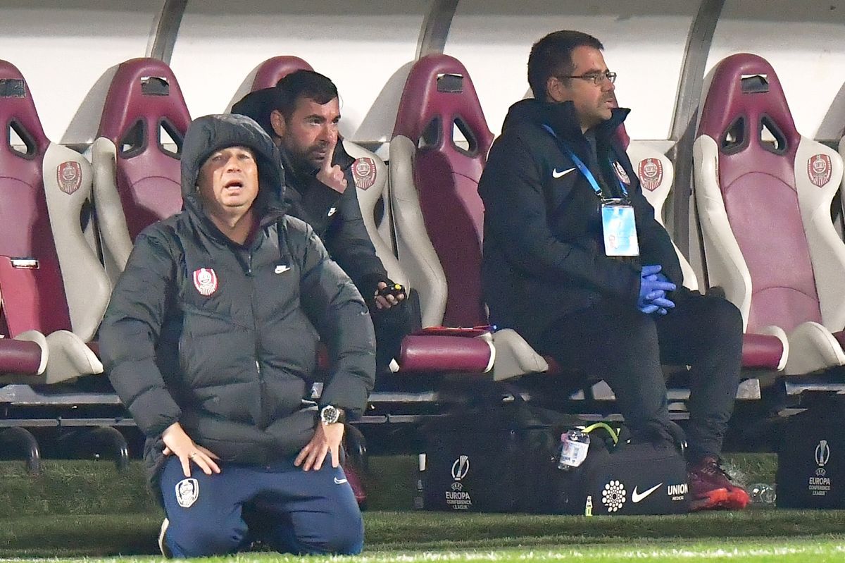 Petrescu și-a „urecheat” un jucător: „Realizări zero. În loc să paseze...”