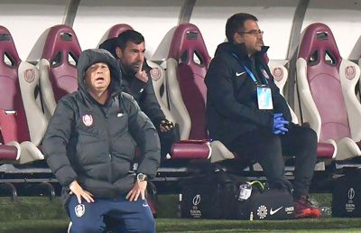 Petrescu și-a „urecheat” un jucător: „Realizări zero. În loc să paseze...”