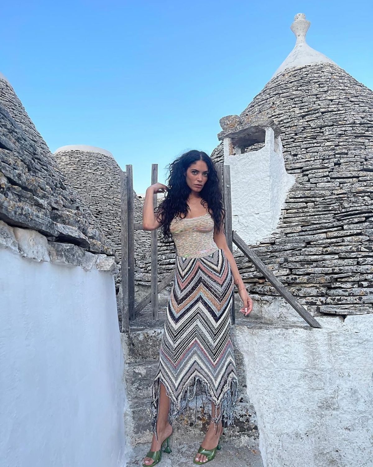 Pilotul Andrea Iannone, scene interzise minorilor cu iubita cântăreață în piscină » Elodie a postat imaginile din intimitate