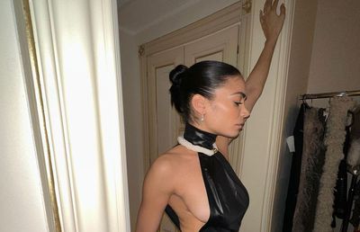 Pilotul Andrea Iannone, scene interzise minorilor cu iubita cântăreață în piscină » Elodie a postat imaginile din intimitate