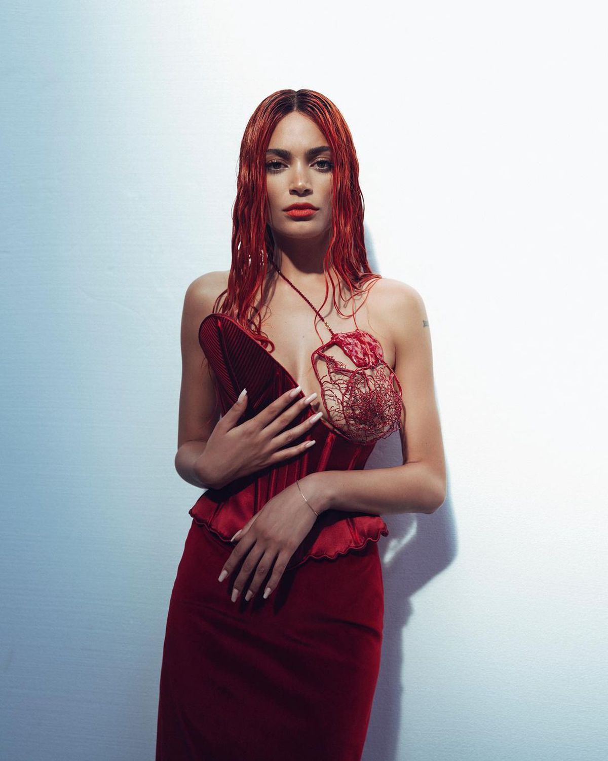 Pilotul Andrea Iannone, scene interzise minorilor cu iubita cântăreață în piscină » Elodie a postat imaginile din intimitate