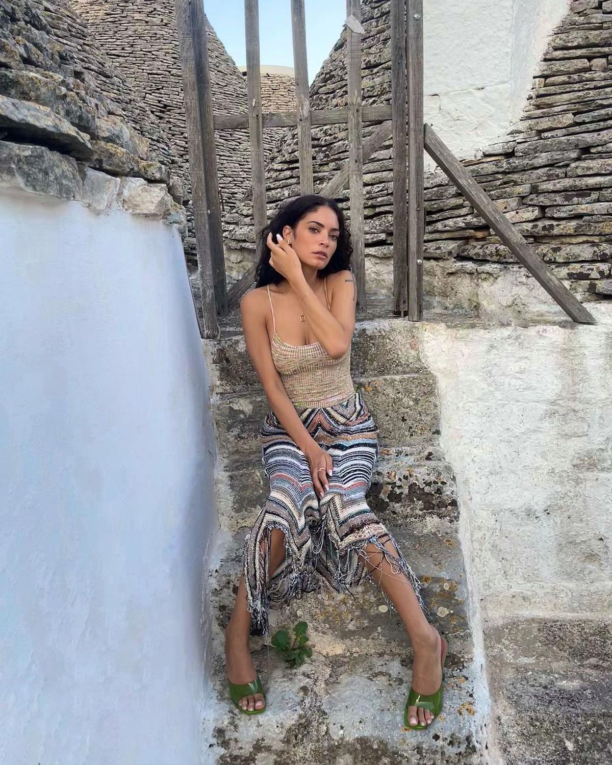 Pilotul Andrea Iannone, scene interzise minorilor cu iubita cântăreață în piscină » Elodie a postat imaginile din intimitate