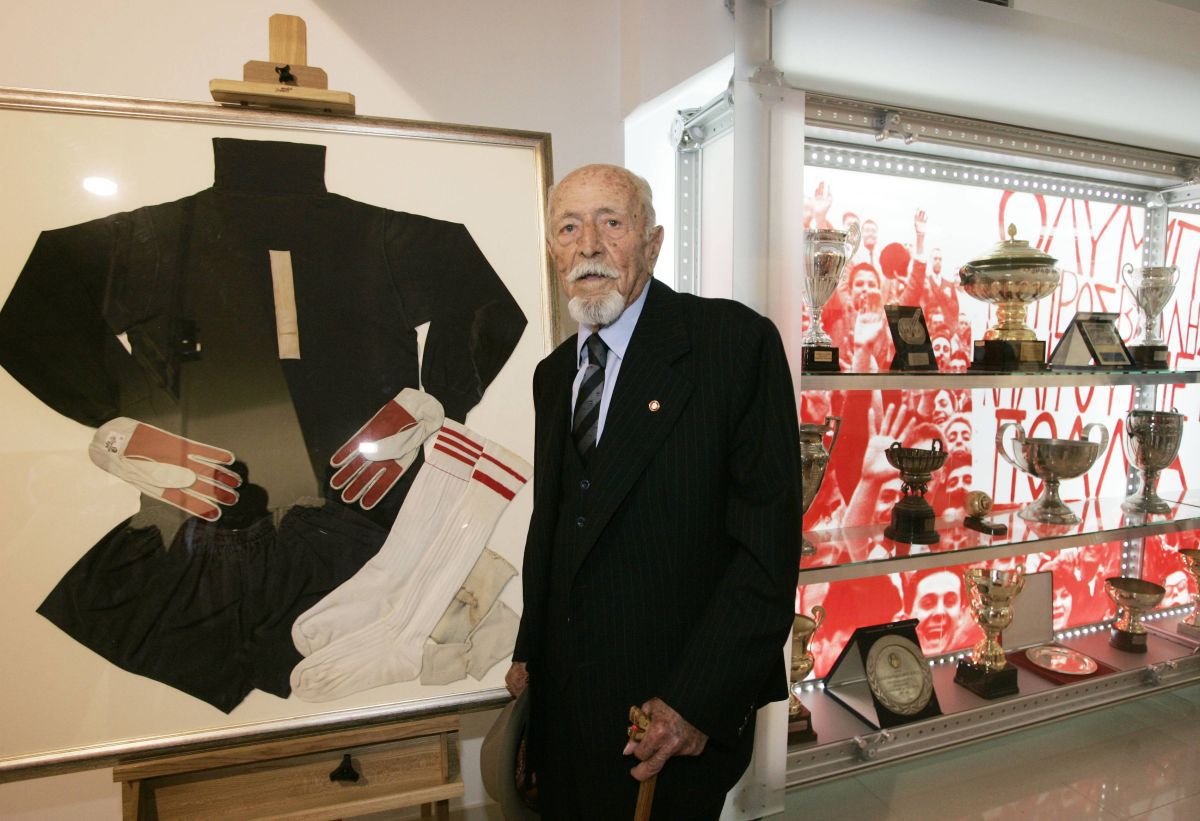 Rivalitatea Panathinaikos Atena - Olympiacos Pireu s-a declanșat în România