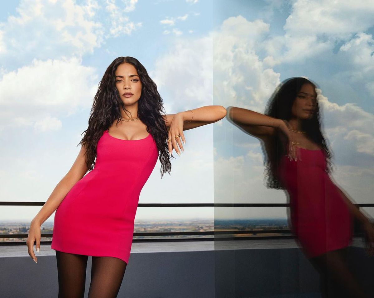 Pilotul Andrea Iannone, scene interzise minorilor cu iubita cântăreață în piscină » Elodie a postat imaginile din intimitate