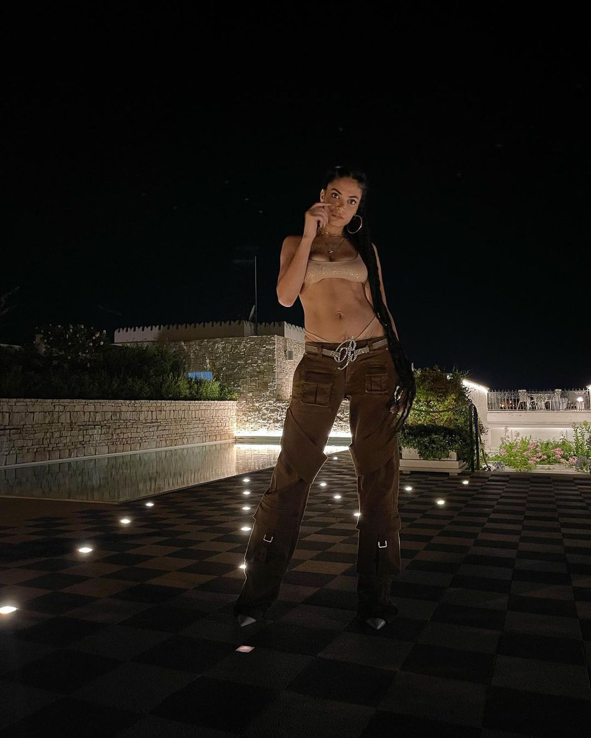 Pilotul Andrea Iannone, scene interzise minorilor cu iubita cântăreață în piscină » Elodie a postat imaginile din intimitate