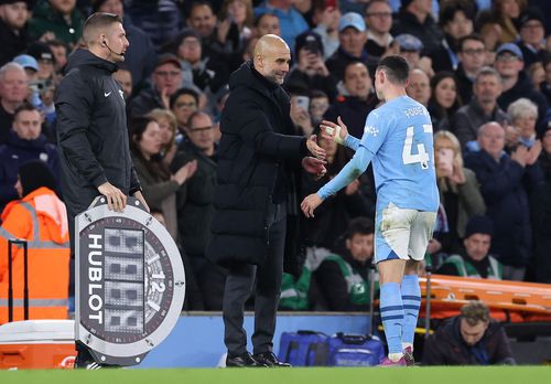 Pep Guardiola și jucătorul la care ține atât de mult, Phil Foden / Foto: GettyImages