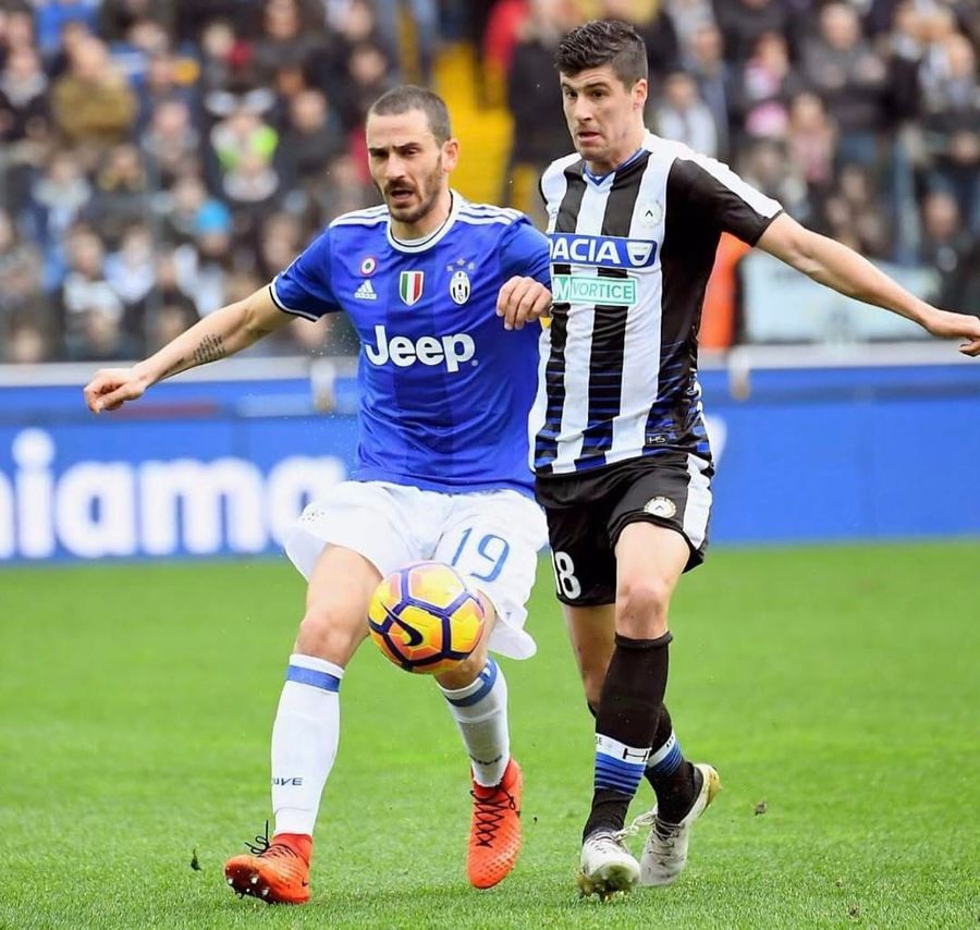 Stipe Perica într-un duel cu Leonardo Bonucci, în Serie A, cu Juventus Torino „Sunt surprins de București!” » Croatul Stipe Perica vorbește deschis despre Dinamo, ratarea uriașă cu FCSB și dezvăluie replica genială a lui Buffon înainte să-i dea gol