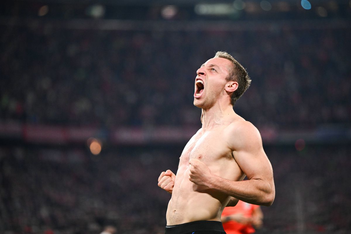 Și-a dat tricoul jos după gol și Panduru a rămas „mască” în direct: „Oho, mamă, mamă!”