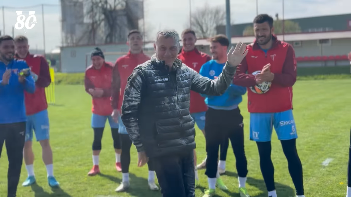 Mircea Rednic, sărbătorit cu făină și ouă crude de jucătorii lui UTA