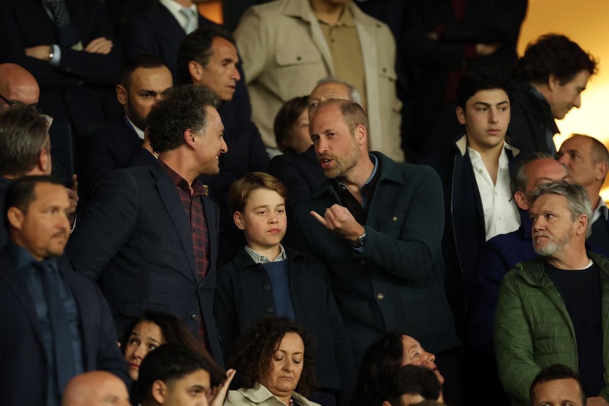 Războiul a continuat și în stadion » Ce a apărut în peluză, chiar sub ochii Prințului William: „Din ordinul ultrașilor lui Paris SG”