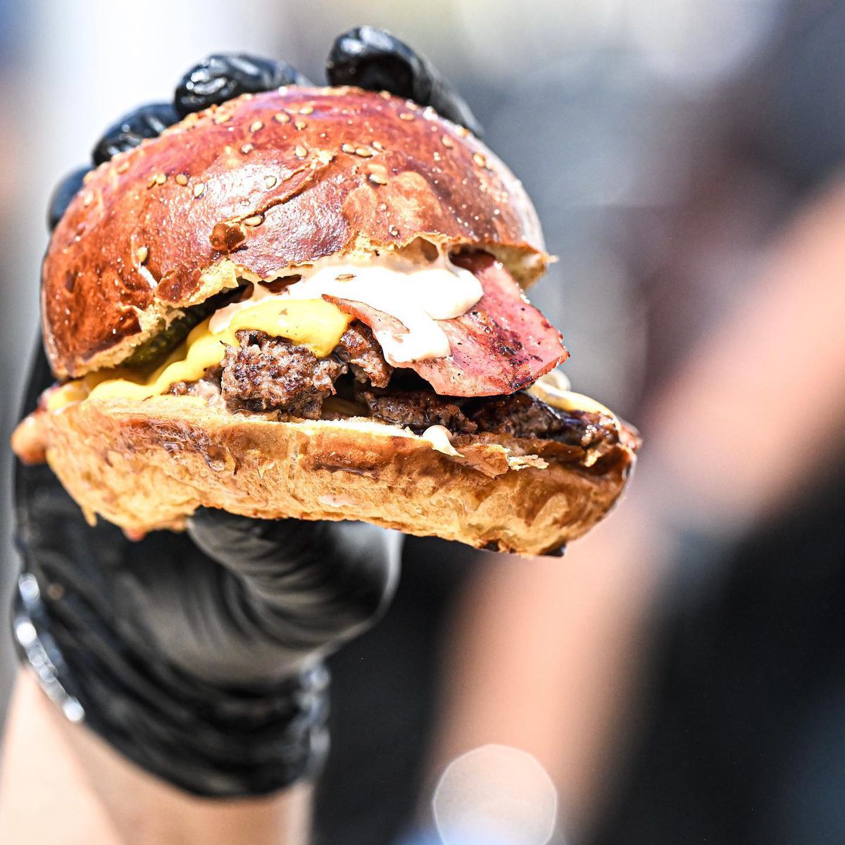 Gigi Becali contraatacă, după ce Nicușor Dan i-a blocat accesul pe Arena Națională cu festivalul grătarului: „I-am adus la cunoștință”