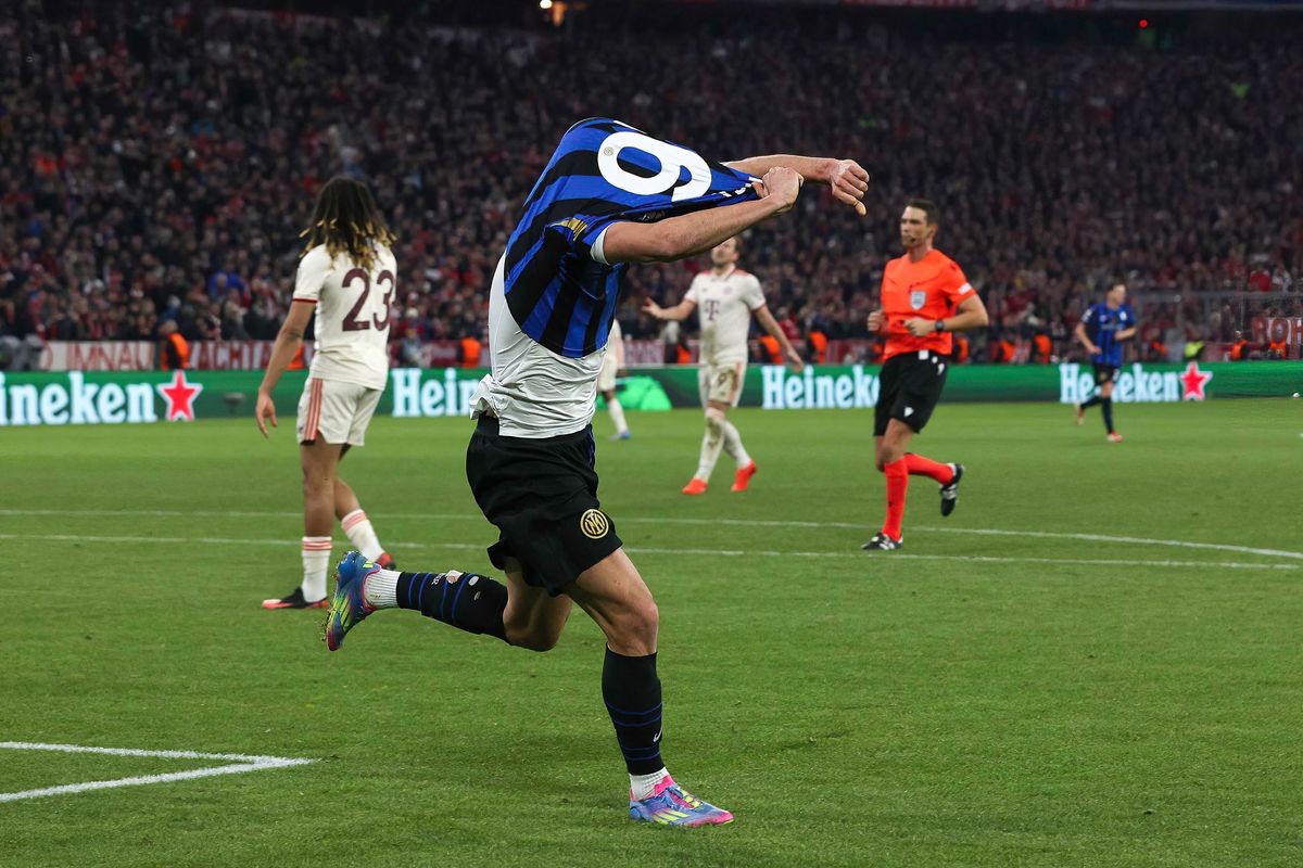 Și-a dat tricoul jos după gol și Panduru a rămas „mască” în direct: „Oho, mamă, mamă!”