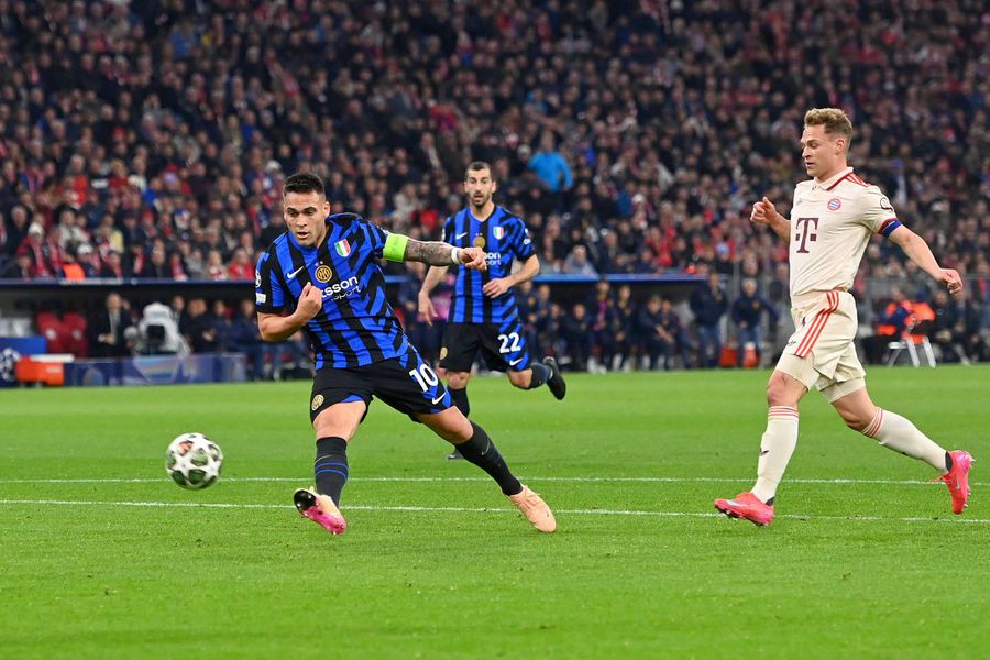 Lautaro Martinez, gol fabulos cu exteriorul în poarta lui Bayern/ foto: Imago Images Și-a dat tricoul jos după gol și Panduru a rămas „mască” în direct: „Oho, mamă, mamă!”